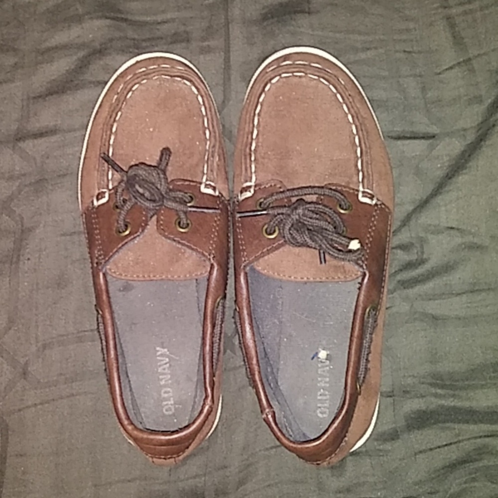 Boys sz 1y Old navy shoes